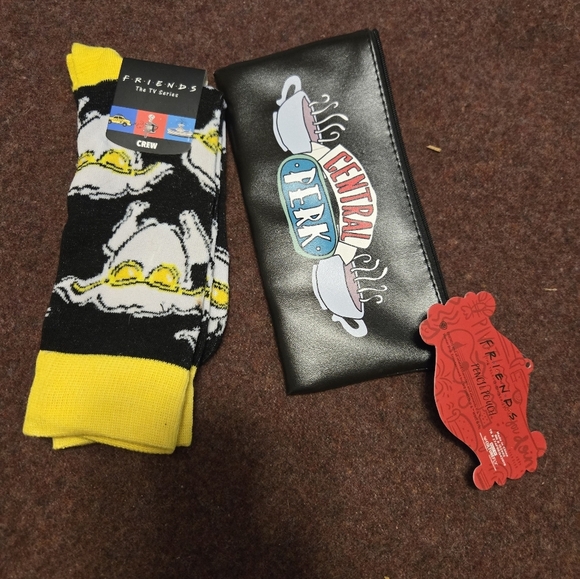 Friends Lot Socks And Pencil Pouch New - Picture 2 of 5